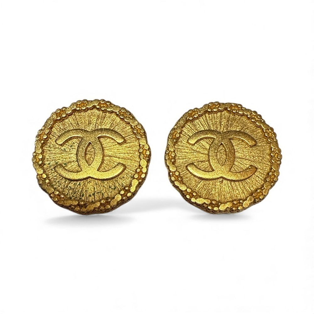 CHANEL Gold-tone Coco Mark Logo Round Vintage Clip On Earrings